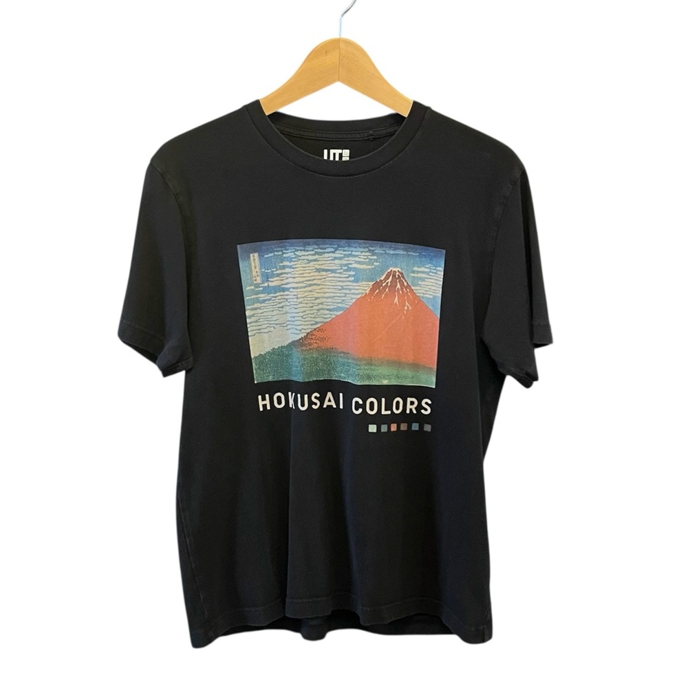 Uniqlo Shirt Men’s Size Small Hokusai Colors Graphic Short Sleeve Tee Y2K Casual
